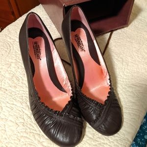 Seychelles Roushed Chocolate Pump